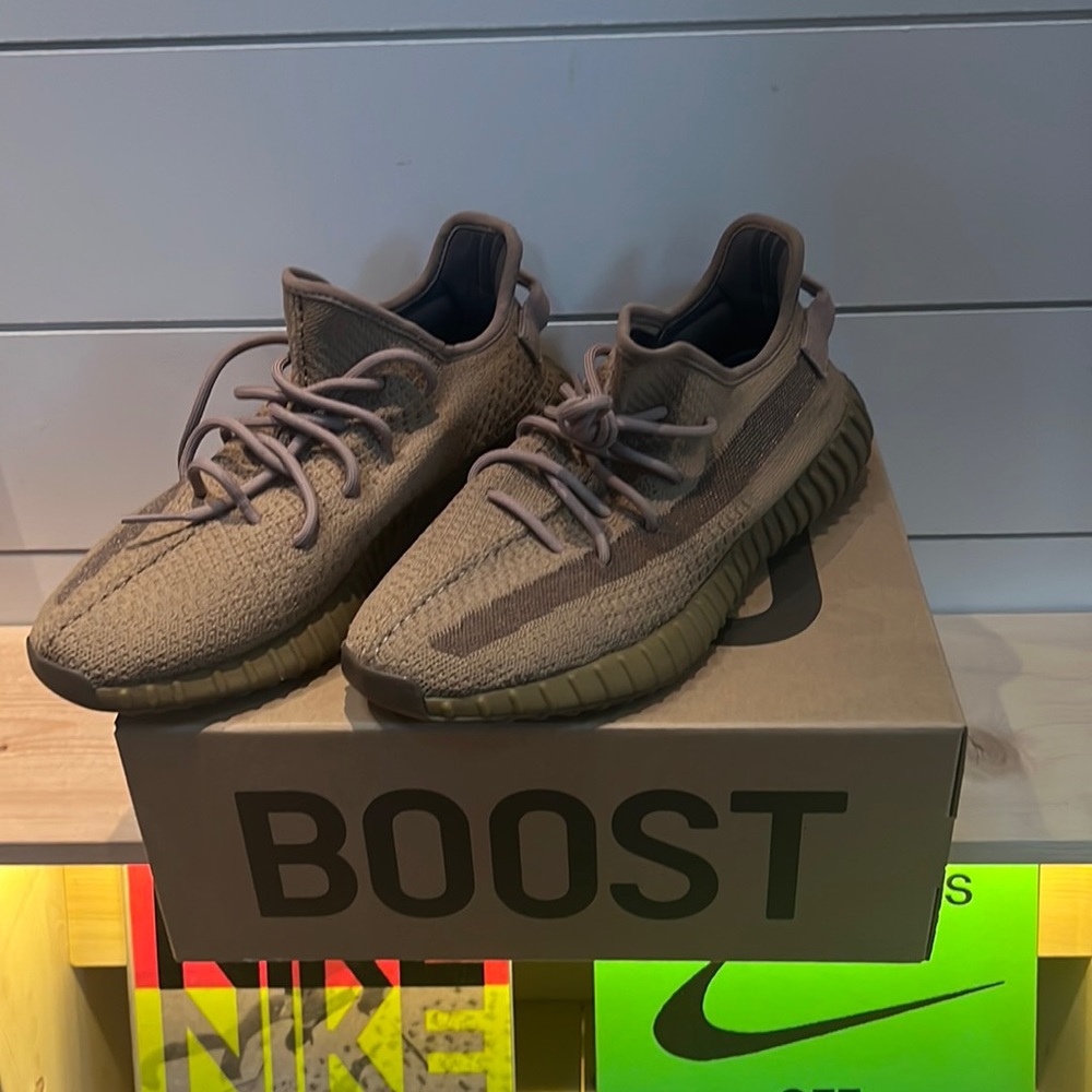 Yeezy 350 boost earth color way 10.5